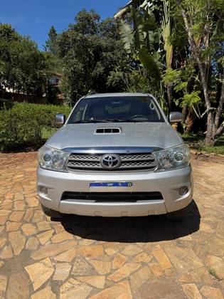 TOYOTA HILUX SW4 3.0 SRV 4X4 7 LUGARES 16V TURBO INTERCOOLER DIESEL 4P AUTOMÁTICO TOYOTA HILUX SW4 3.0 SRV 4X4 7 LUGARES 16V TURBO INTERCOOLER DIESEL 4P AUTOMÁTICO